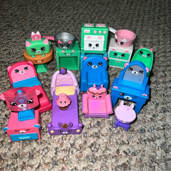 Shopkins Toy Bundle - Picture 1 of 5